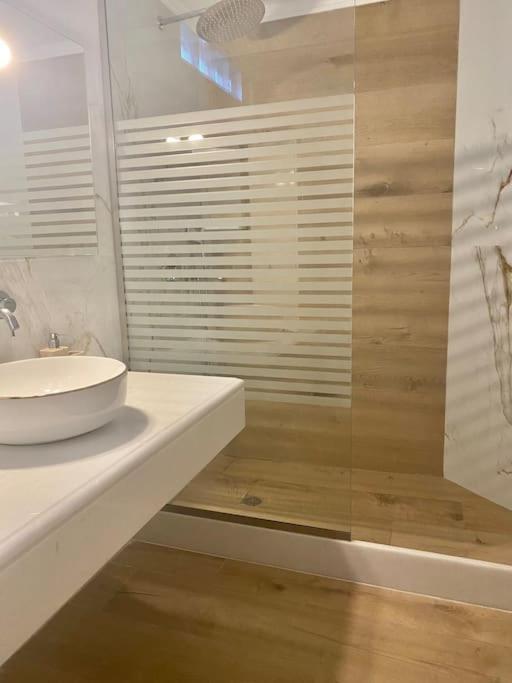 Ocean Sun 4 Apartment Фира Екстериор снимка