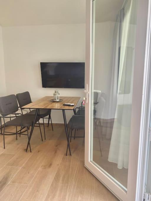 Ocean Sun 4 Apartment Фира Екстериор снимка