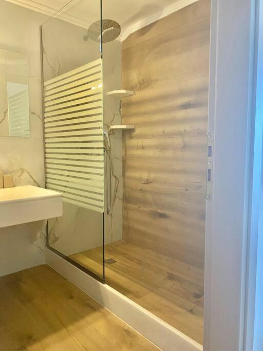 Ocean Sun 4 Apartment Фира Екстериор снимка